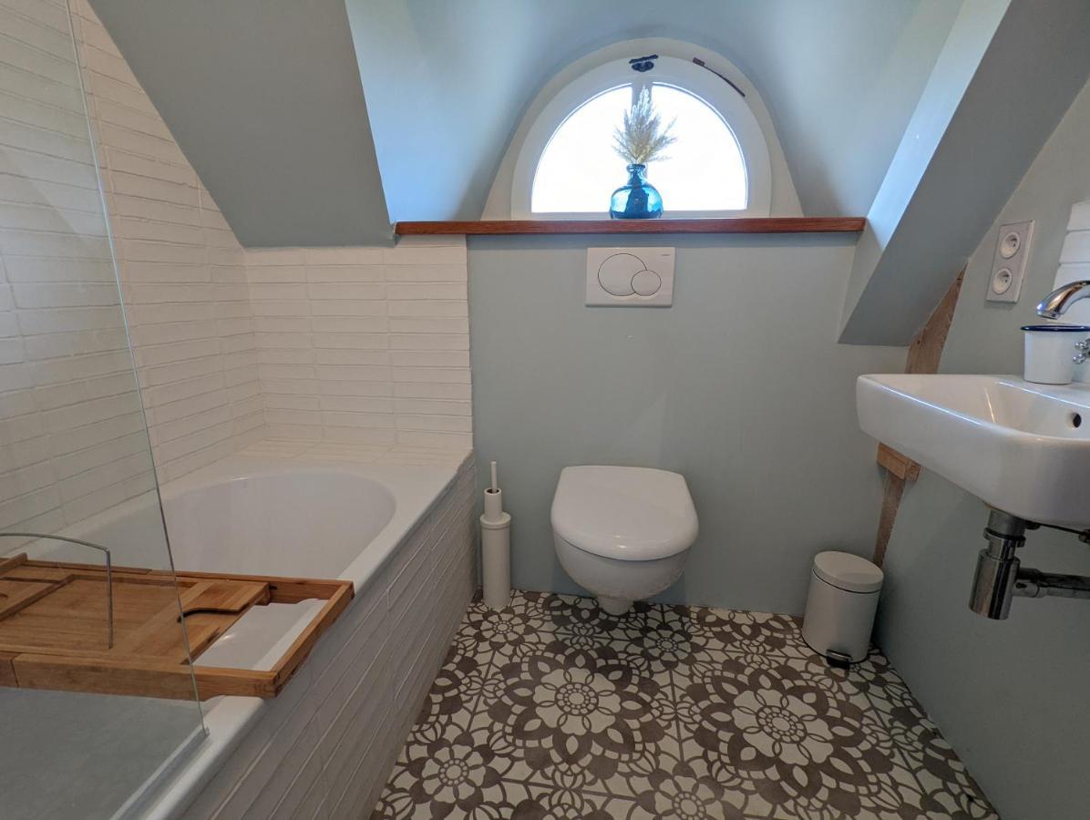 Maison Typique Bretonne Avec Toit De Chaume Camors Bagian luar foto