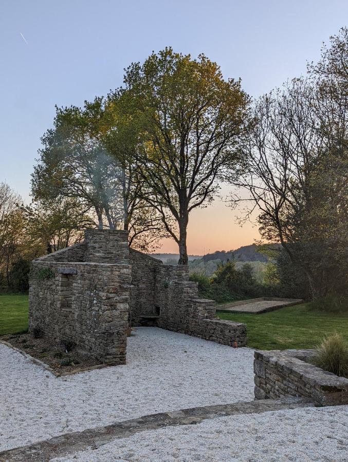 Maison Typique Bretonne Avec Toit De Chaume Camors Bagian luar foto